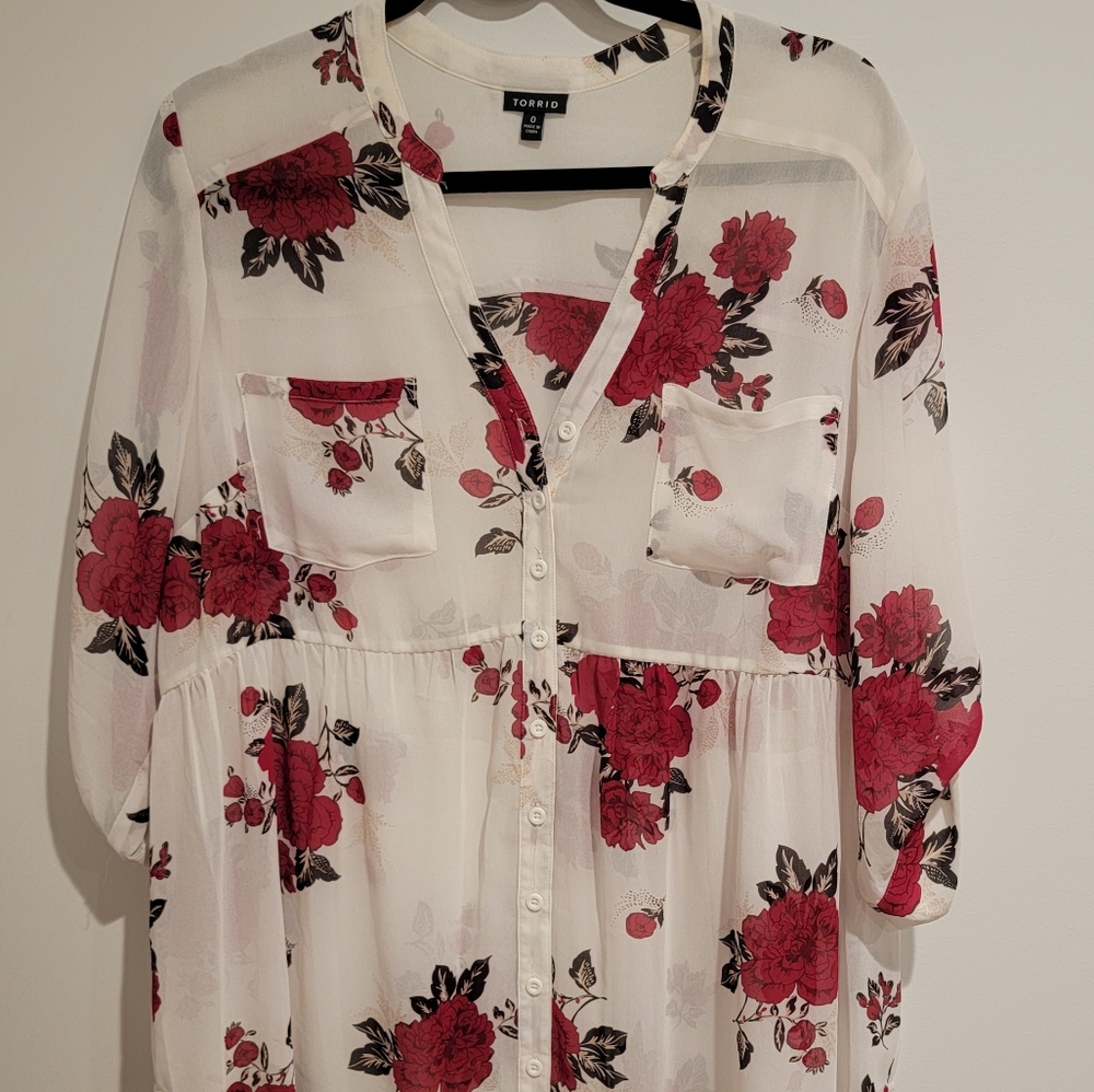 Torrid. White Top w/ Red and Black Rose Detail